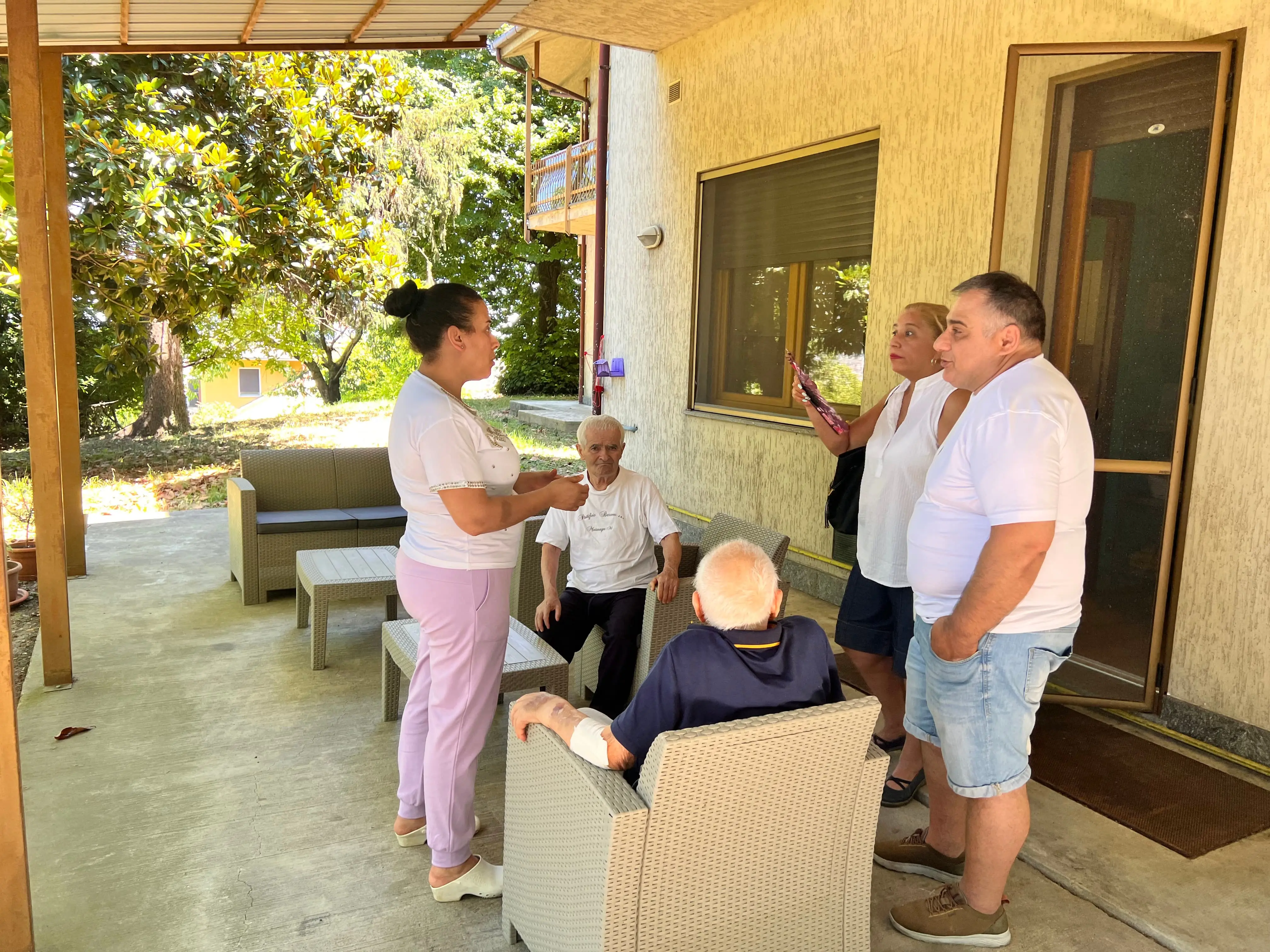 Attività di socializzazione e laboratori per anziani a [Nome Struttura]